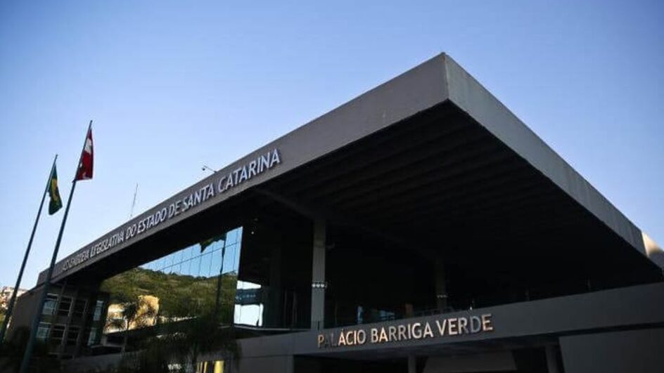 Inscrições do concurso público da Alesc com salários de R$ 12,4 mil terminam nesta quarta