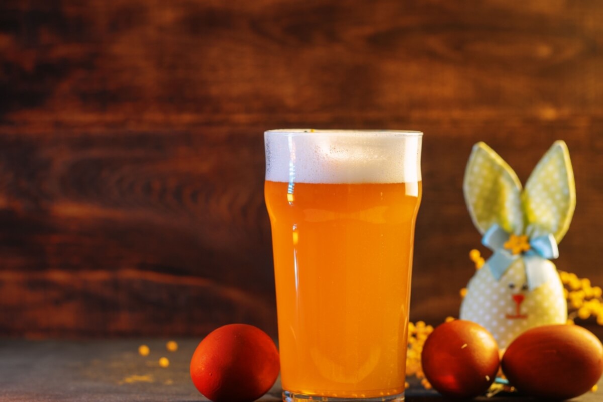 A cerveja pode ser uma bebida perfeita para a ceia de Páscoa (Imagem: PavelKant | Shutterstock)