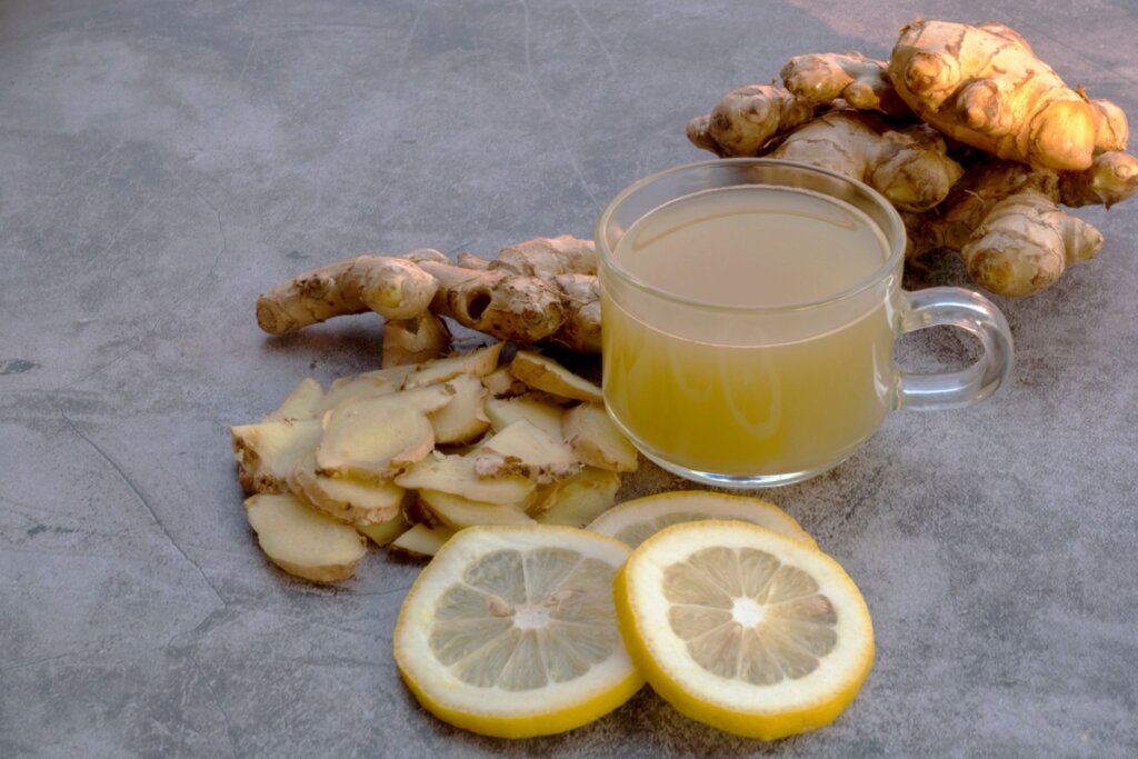 Incluir o gengibre na dieta de forma regular pode ajudar a controlar o a&ccedil;&uacute;car no sangue (Imagem: Narong Jhanwattana | Shutterstock)