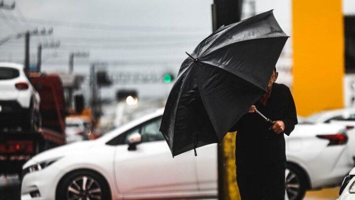 Semana deve começar com tempo nublado e chuva em Santa Catarina