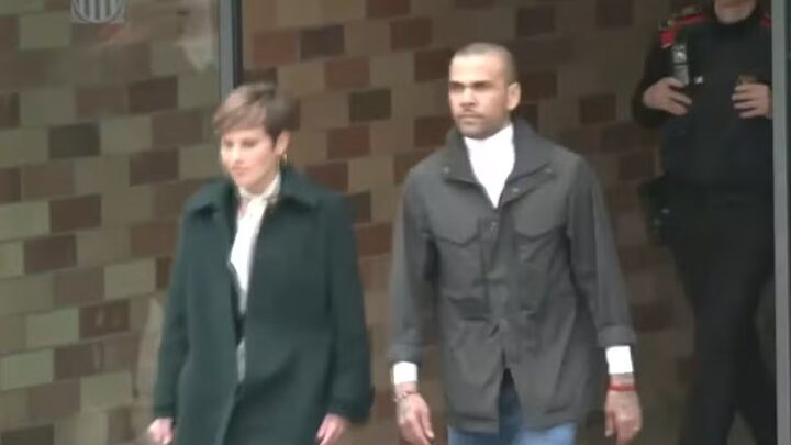 Daniel Alves deixa prisão na Espanha