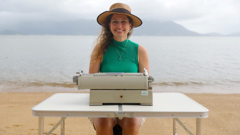 Marina Hadlich largou carreira na área jurídica para se dedicar à literatura (Foto: Lucas Amorelli, DC)