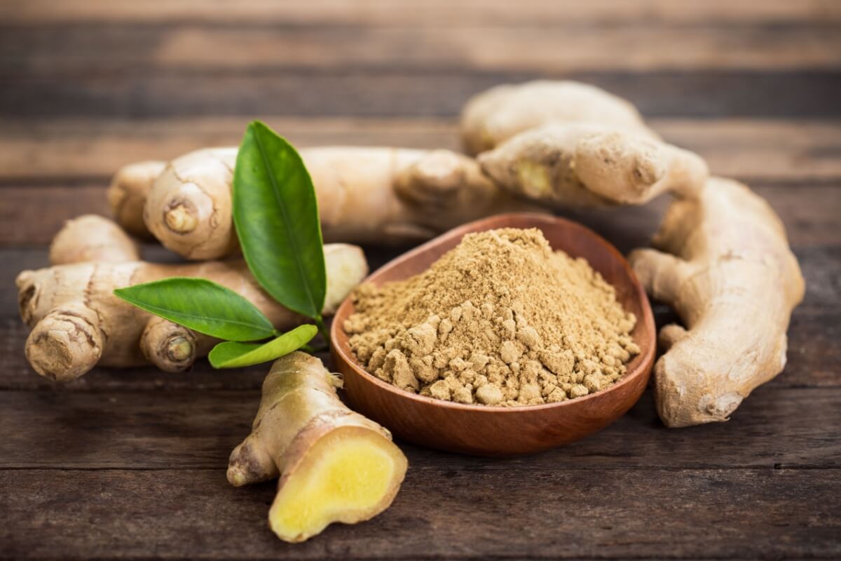 O gengibre, além de ser um ingrediente saboroso, traz muitos benefícios à saúde (Imagem: pilipphoto | Shutterstock)