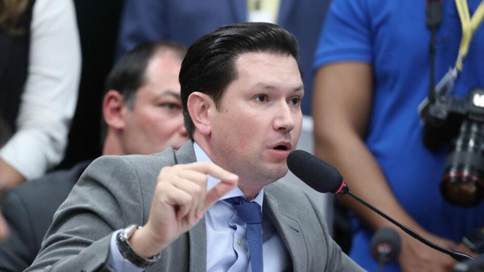 Gilson Marques (Novo) apresentou pedido de vista ao lado de outros dois parlamentares para adiar votação