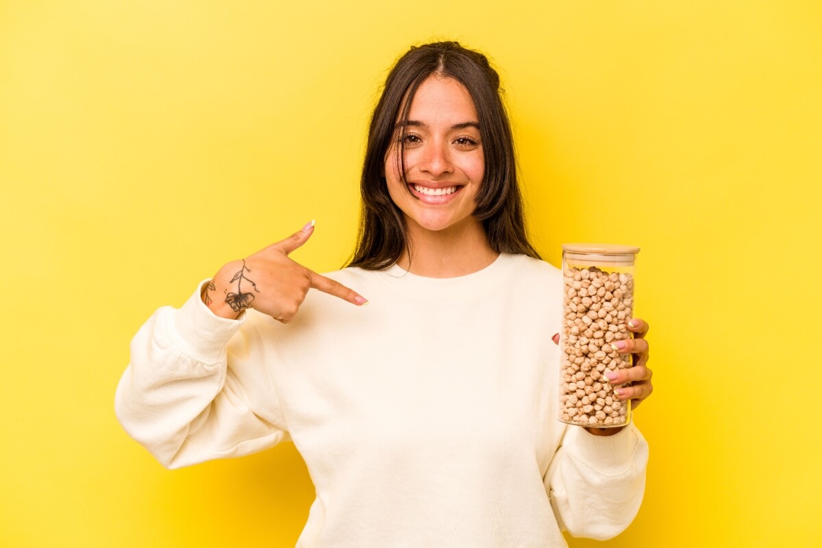 O grão-de-bico é considerado um superalimento devido aos seus benefícios (Imagem: Asier Romero | Shutterstock)