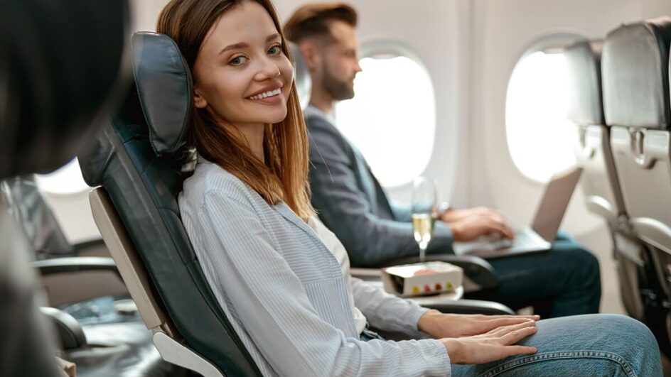 Viagens de avião podem favorecer os casos de embolia pulmonar (Imagem: Friends Stock | Shutterstock)