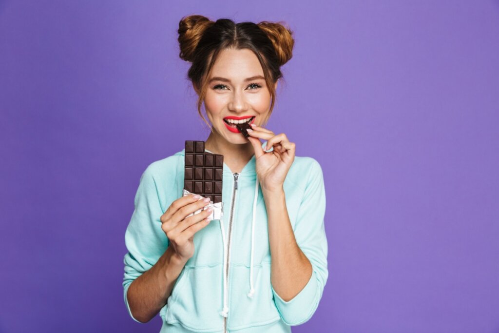 Comer chocolate sem exagero ajuda a manter a saúde durante o período da Páscoa (Imagem: Dean Drobot | Shutterstock)
