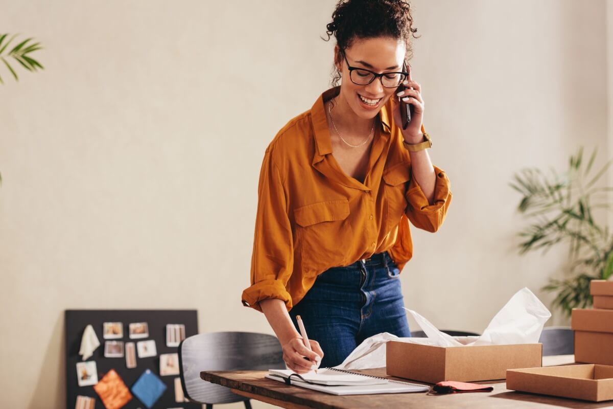 É possível iniciar o próprio negócio com pouco investimento (Imagem: Jacob Lund | Shutterstock)