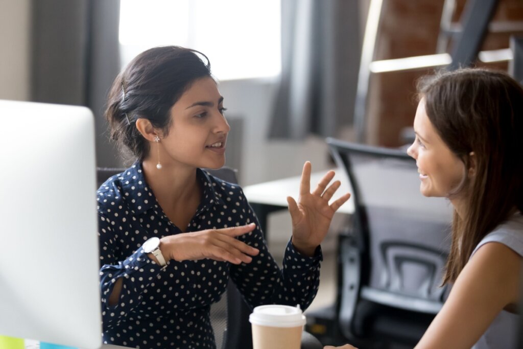 Caso tenha expediente na Sexta-feira Santa, o ideal é deixar acordado com a empresa as condições (Imagem: fizkes | Shutterstock)