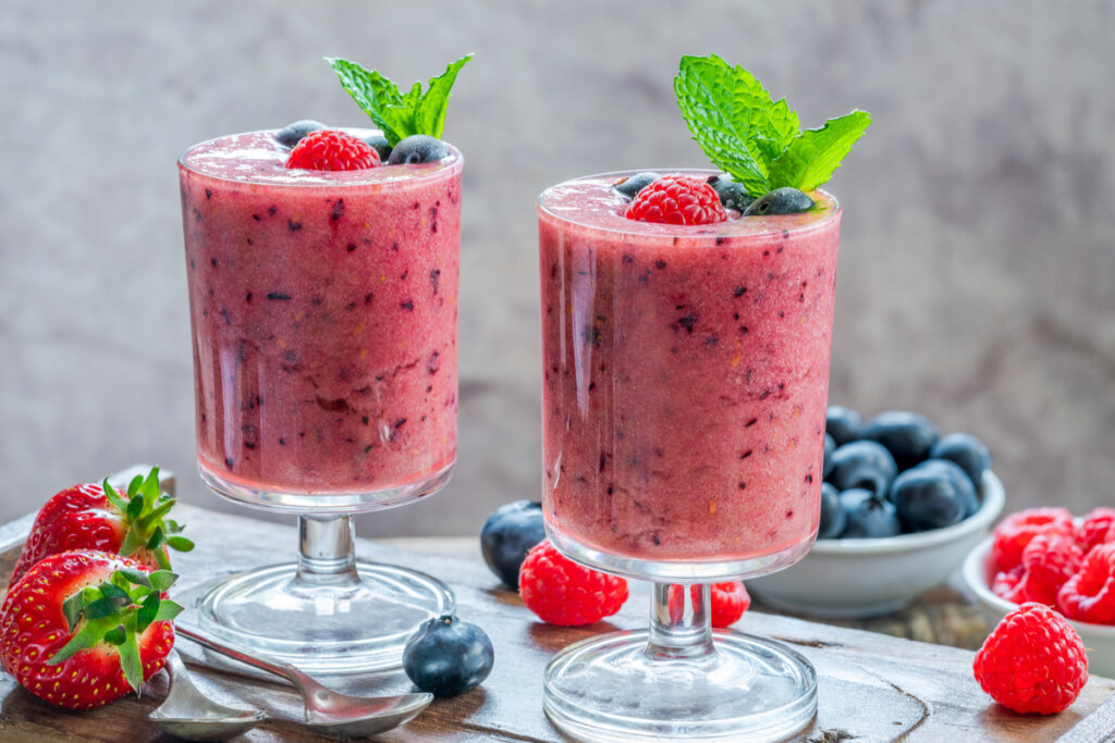 Smoothie de frutas vermelhas (Imagem: soul_studio | Shutterstock)