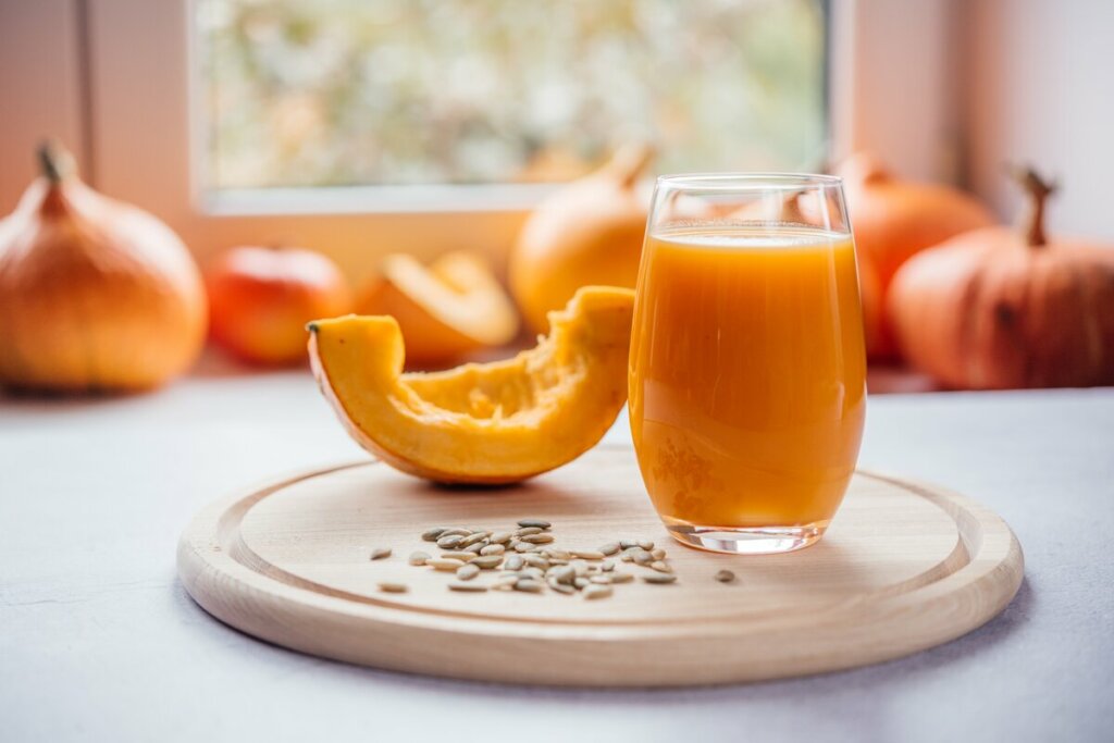 Suco de abóbora e limão (Imagem: Marinesea | Shutterstock)