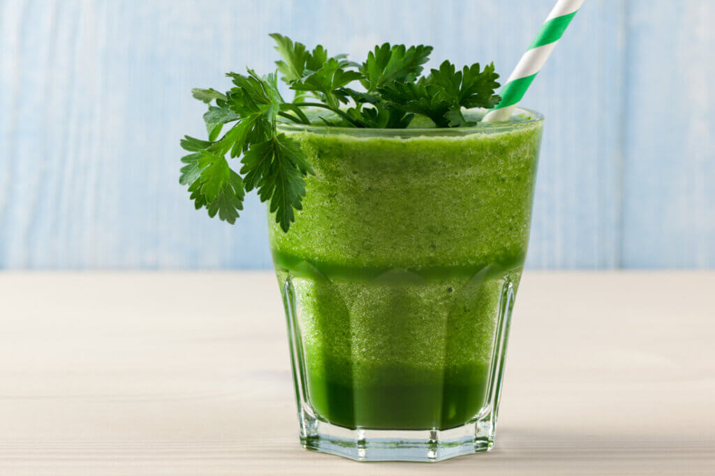 Suco de salsa com linhaça (Imagem: ff-photo | Shutterstock)