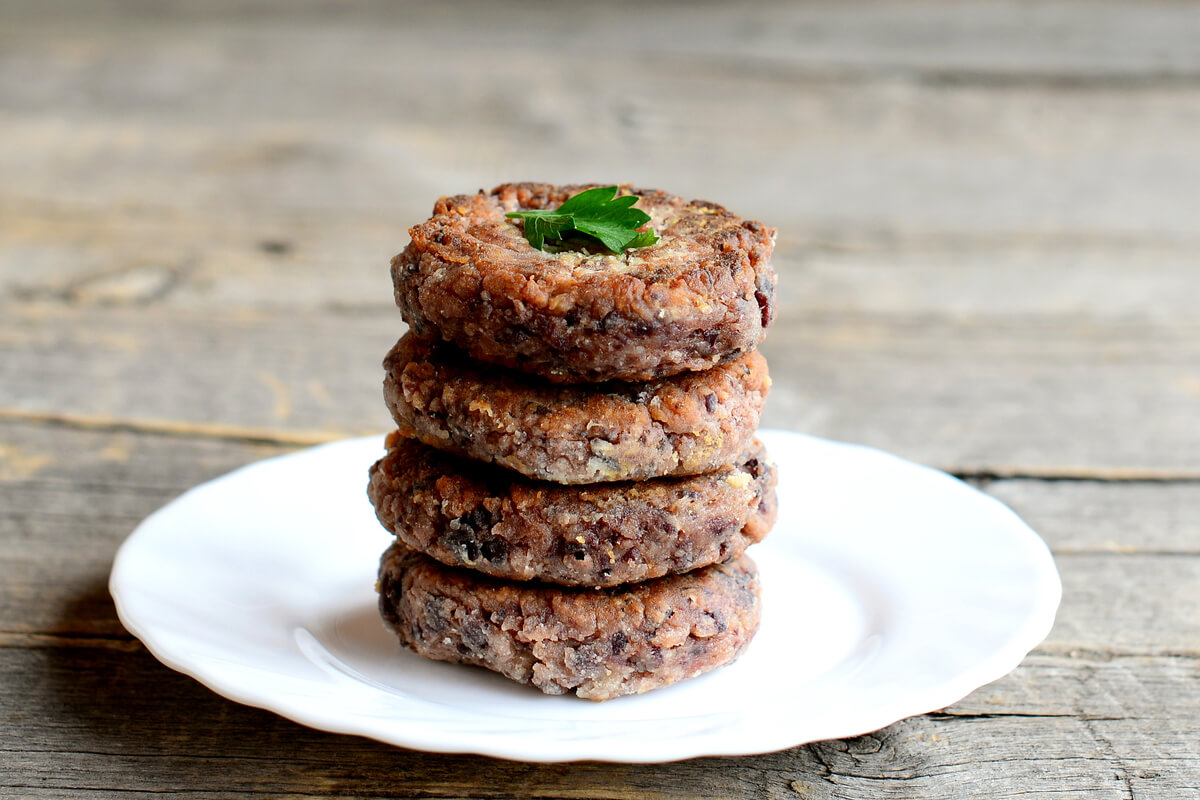 Hambúrguer de feijão-vermelho (Imagem: OnlyZoia | Shutterstock)