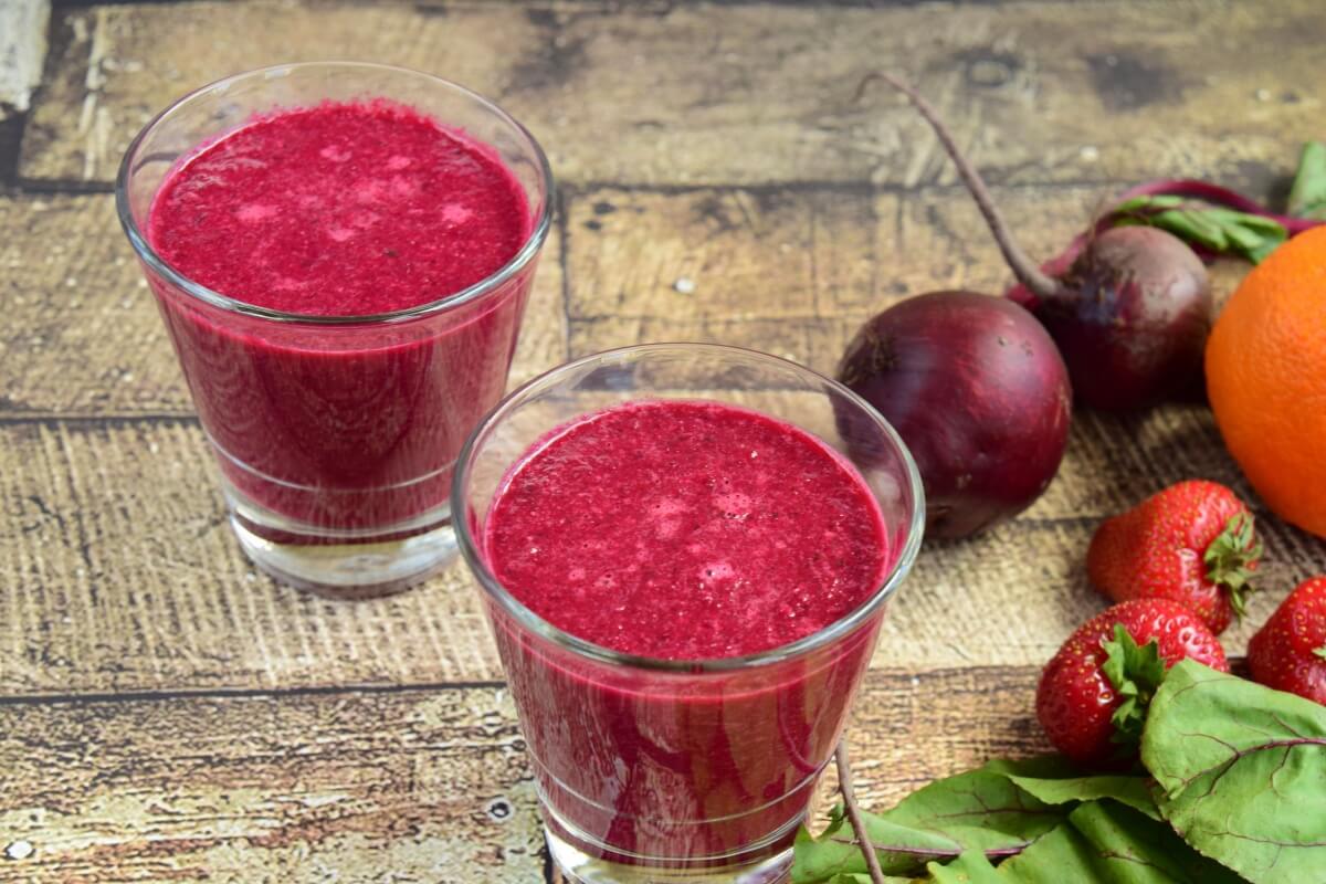 Suco de morango com cenoura e beterraba
 (Imagem: Amallia Eka | Shutterstock)