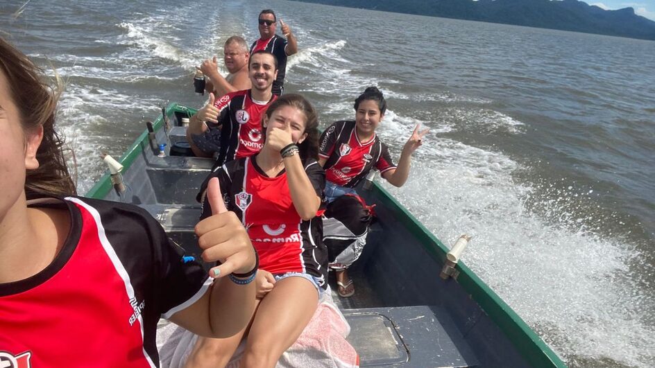 VÍDEO: Torcedores viajam de barco para assistir as partidas do Joinville na Arena: "Paixão"