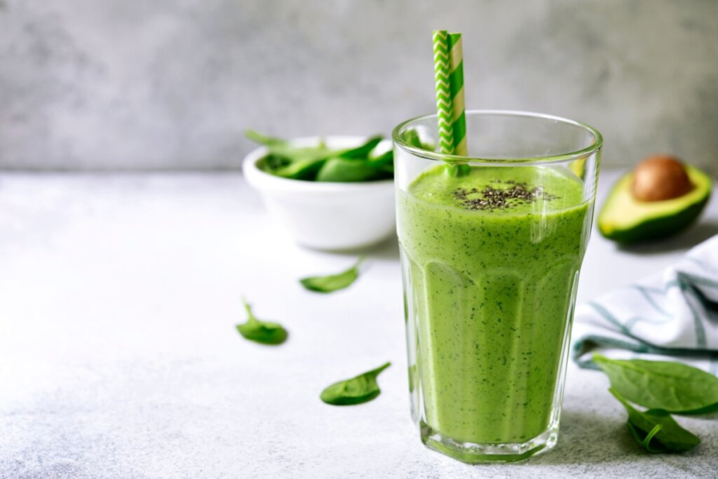 Vitamina de abacate e espinafre (Imagem: Liliya Kandrashevich | Shutterstock)