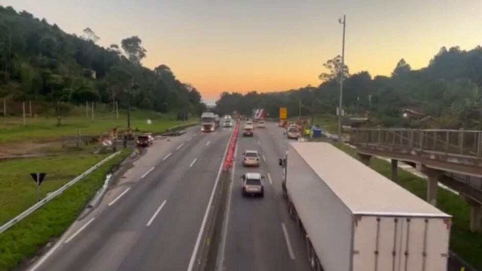 Após seis dias trânsito é totalmente liberado na BR 101, no Morro dos Cavalos em Palhoça (5)