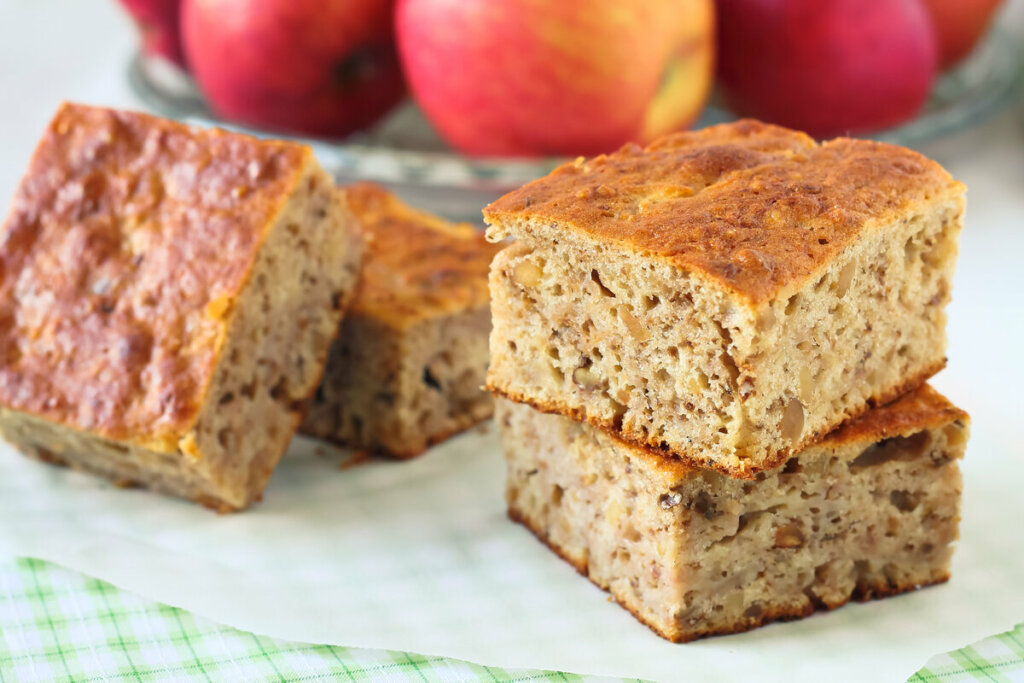 Bolo de maçã (Imagem: istetiana | Shutterstock)