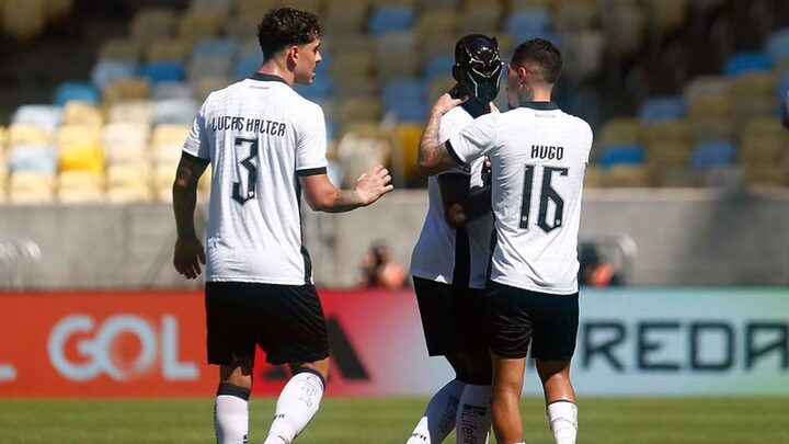 Luiz Henrique comemora ´rimeiro gol da vitória do Botafogo contra o Flamengo (Foto: Vítor Silva, Botafogo)