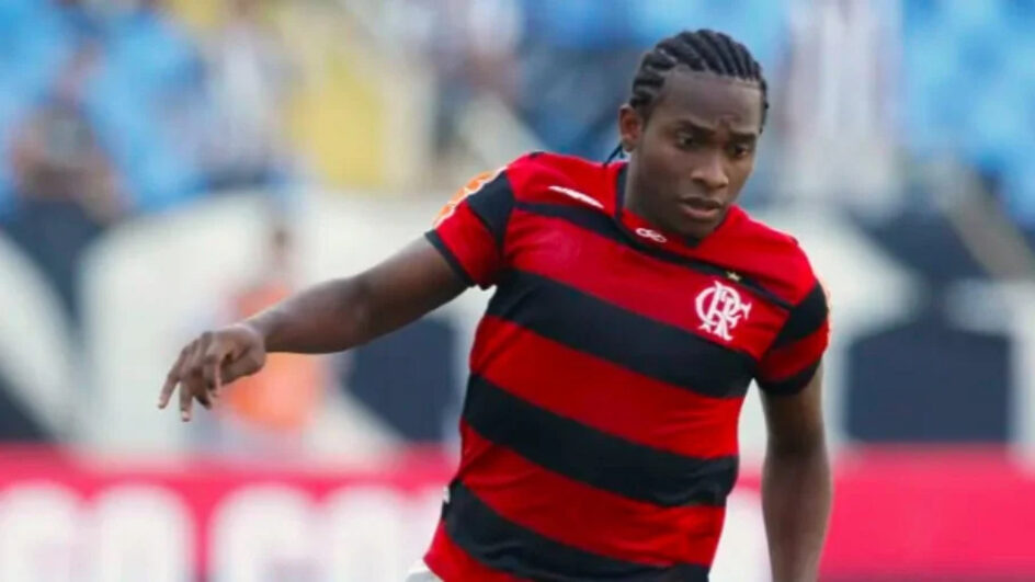 Campeão brasileiro pelo Flamengo é considerado foragido por dívida de pensão alimentícia.png