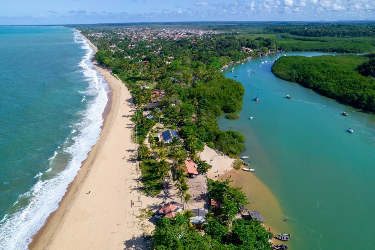 Caraíva é o destino perfeito para quem deseja relaxar (Imagem: ADVTP | Shutterstock)