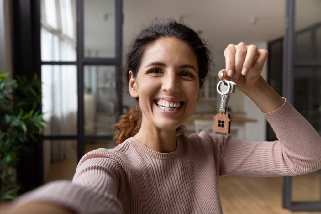 É importante sanar todas as dúvidas antes de fechar a compra do imóvel (Imagem: fizkes | Shutterstock)