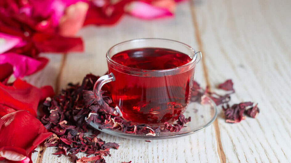 O consumo de chá oferece diversos benefícios à saúde (Imagem: Mironmax Studio | Shutterstock)