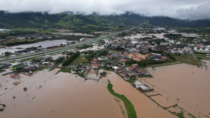 Chuva causa estragos e deixa 50 desalojados em SC; veja a situação em cada cidade