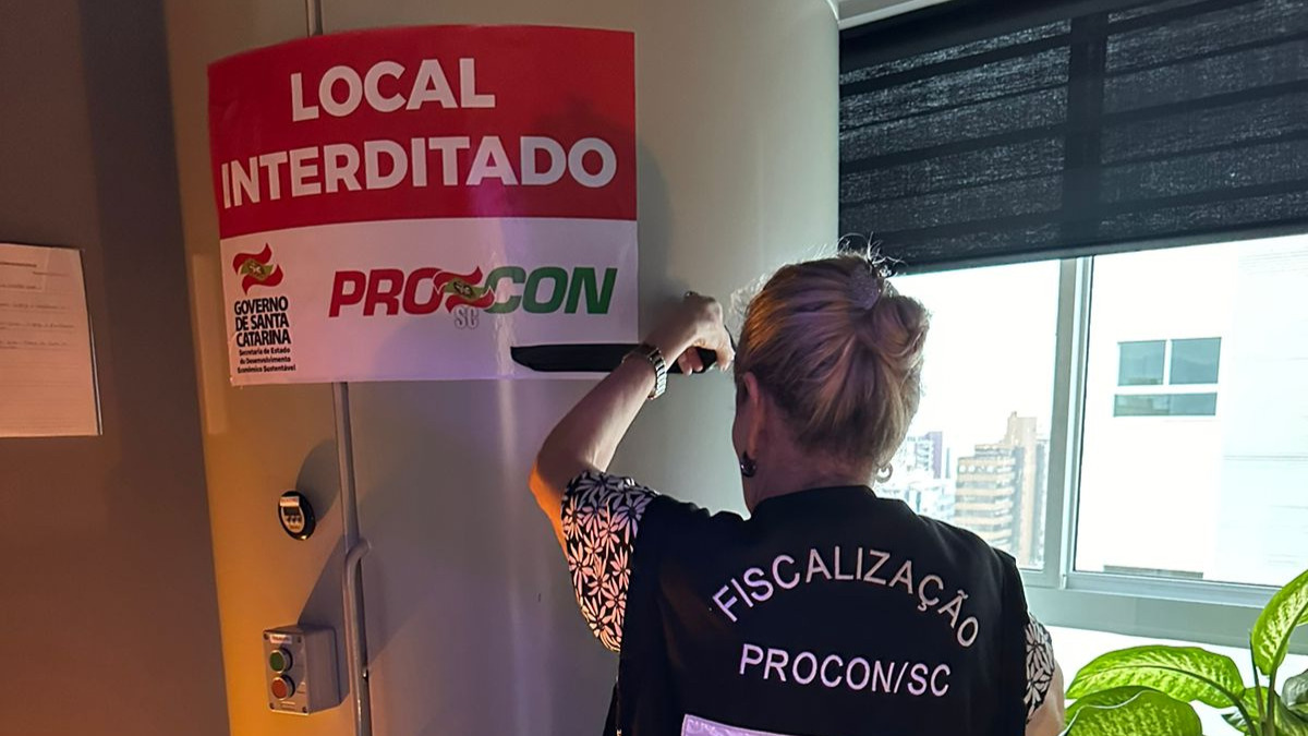 Clínica de bronzeamento artificial é interditada em Florianópolis