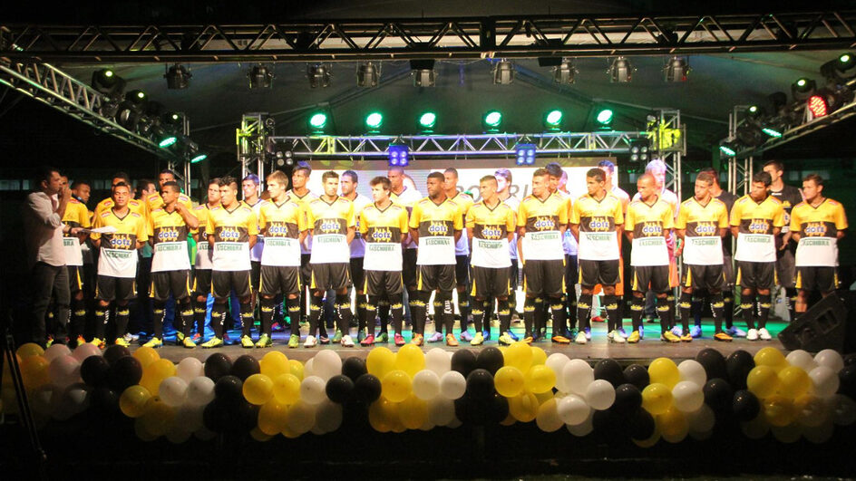 Apresentação do elenco do Criciúma em 2014 (Foto: Leonardo Zanin/www.criciumaec.com.br