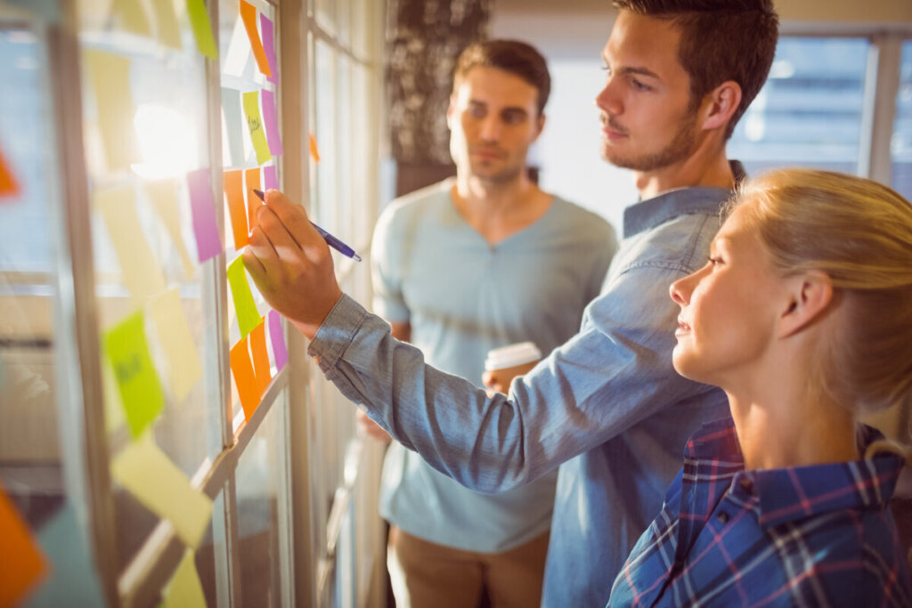 Coworking estimula a criatividade dos colaboradores (Imagem: wavebreakmedia | Shutterstock)