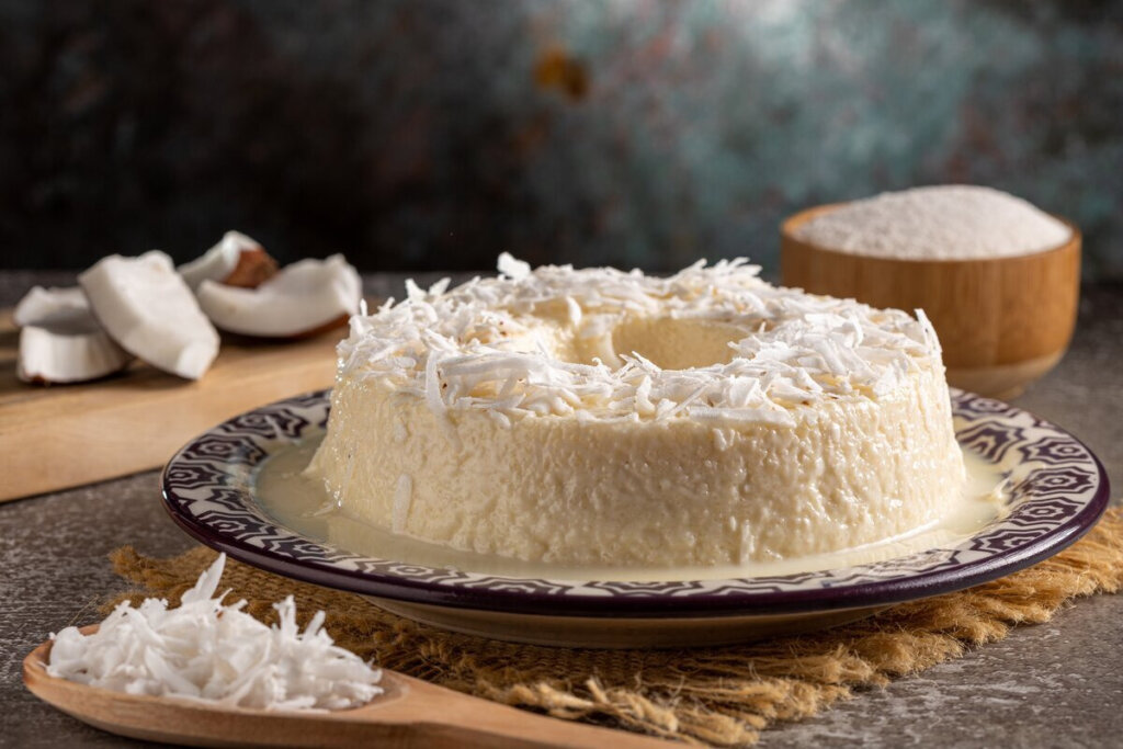 Cuscuz de tapioca com coco (Imagem: WS-Studio | Shutterstock)