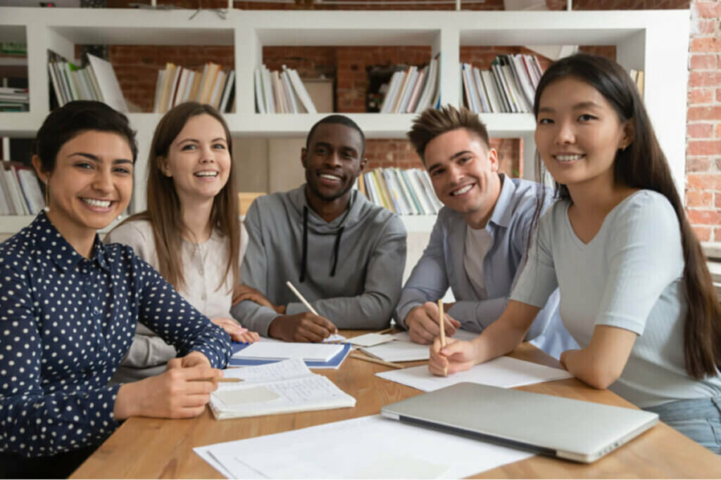 Ter o apoio de familiares e amigos oferece mais motivação (Imagem: fizkes | Shutterstock)