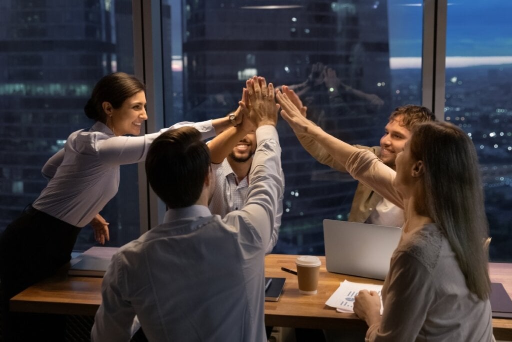 Ter uma boa equipe &eacute; fundamental para potencializar os resultados dos neg&oacute;cios (Imagem: fizkes | Shutterstock)