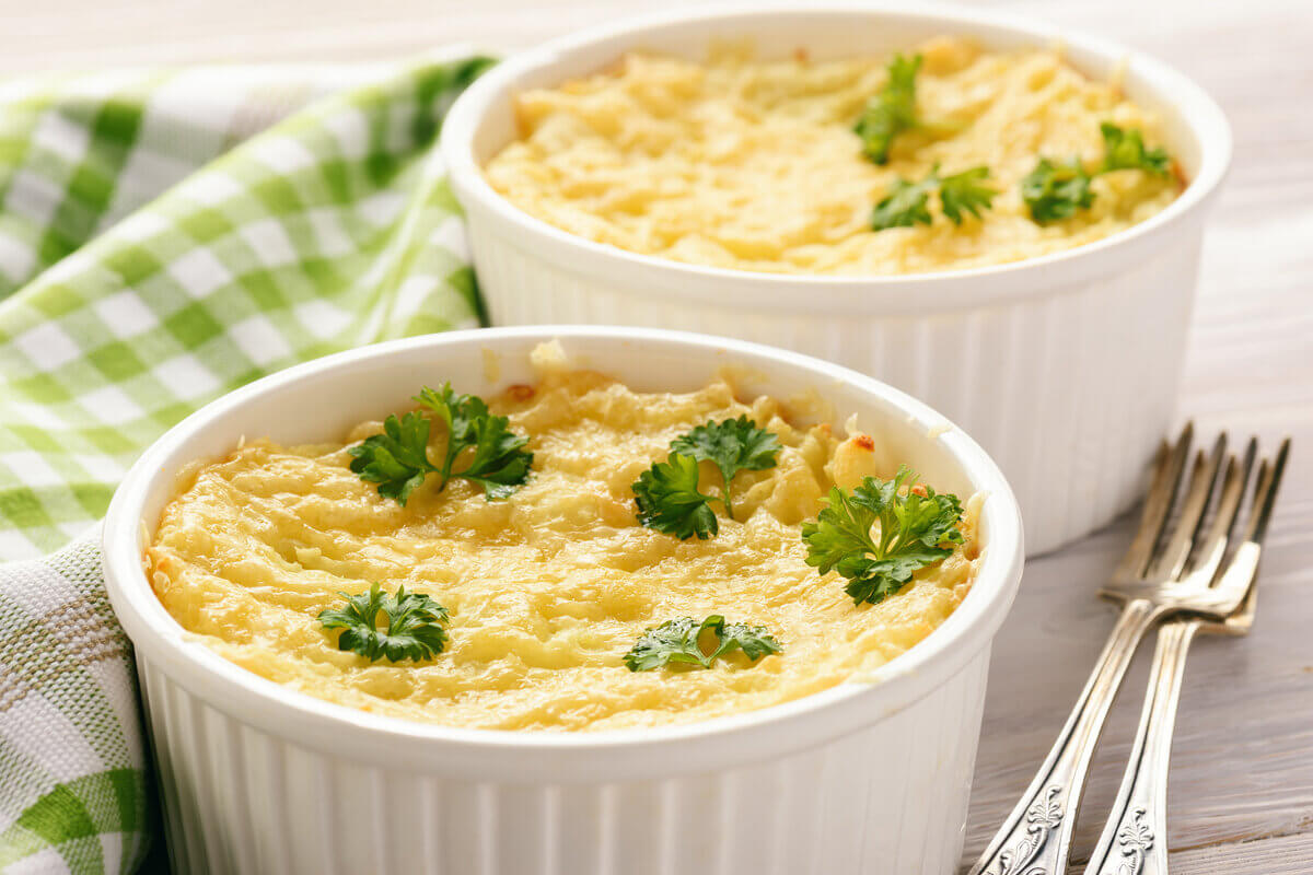 Escondidinho de batata-doce com frango (Imagem: Cesarz | Shutterstock)