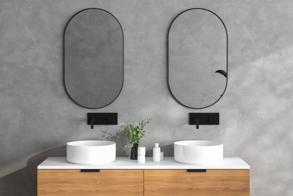 Invista em espelhos com formatos inovadores para os ambientes (Imagem: iamsuleyman | Shutterstock)