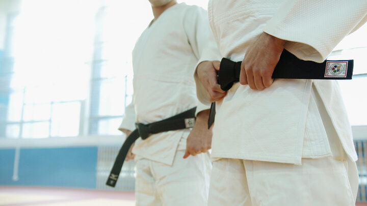 Taekwondo é, costumeiramente, disputado entre duas pessoas