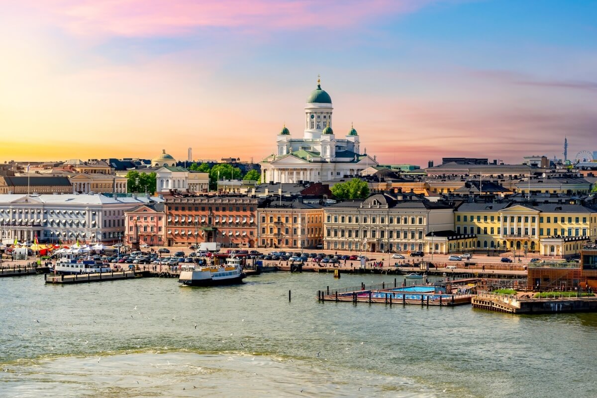 Países considerados felizes são ótimos destinos para conhecer (Imagem: Mistervlad | Shutterstock)