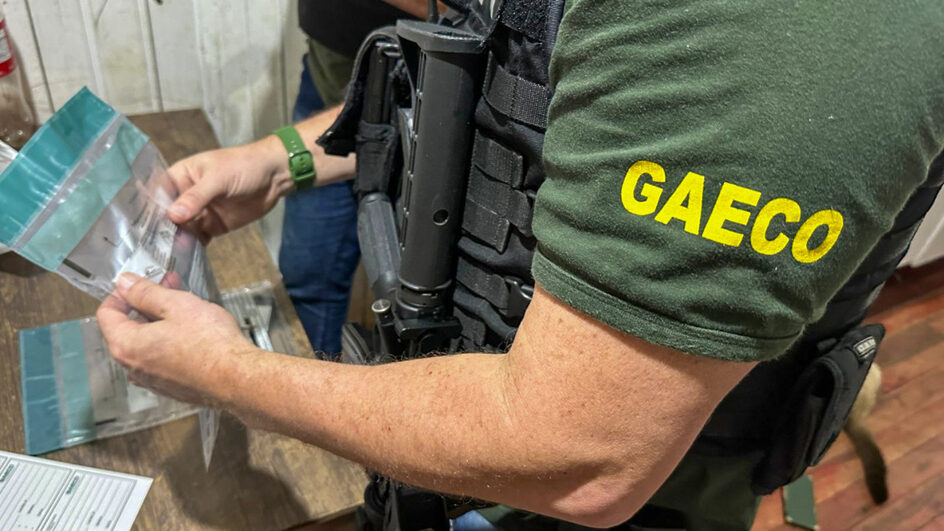 Gaeco cumpre mandados em operação e chega a 123 prisões de grupo criminoso de SC