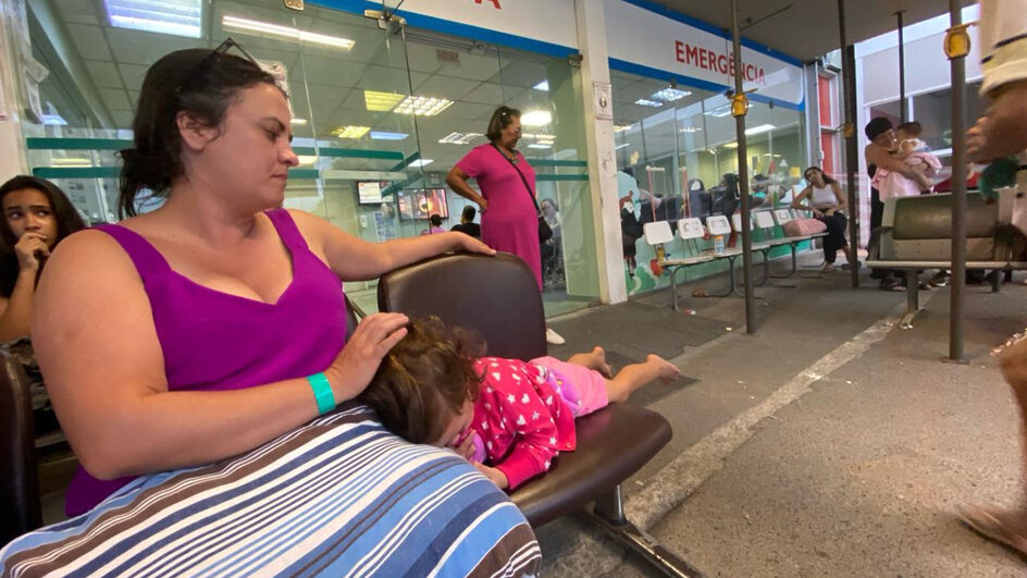 Pacientes enfrentam filas e longas esperas no hospital infantil de Florianópolis