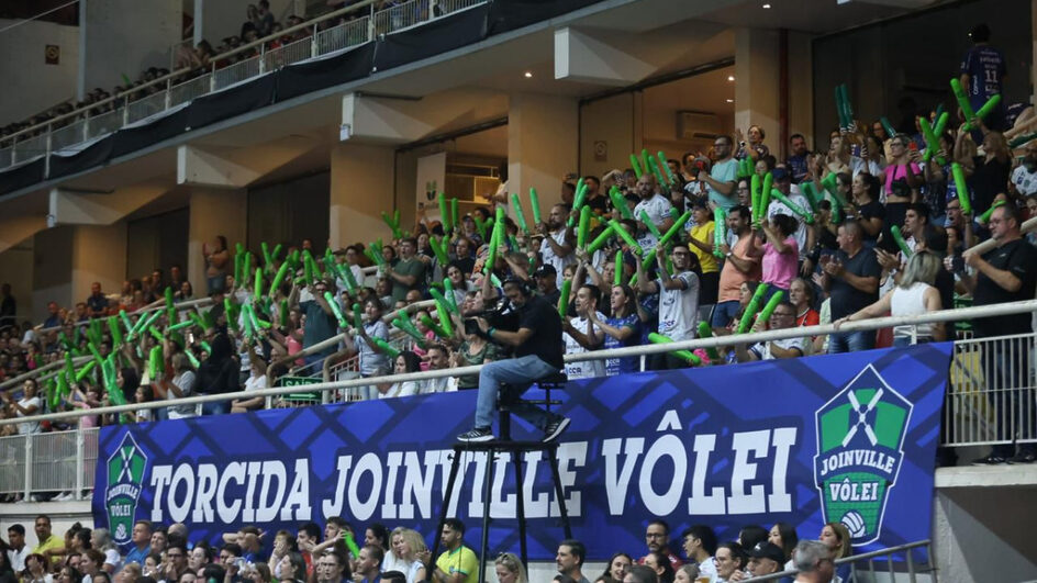 Joinville vence o Sesi-Bauru e vai decidir vaga na final da Superliga no terceiro jogo