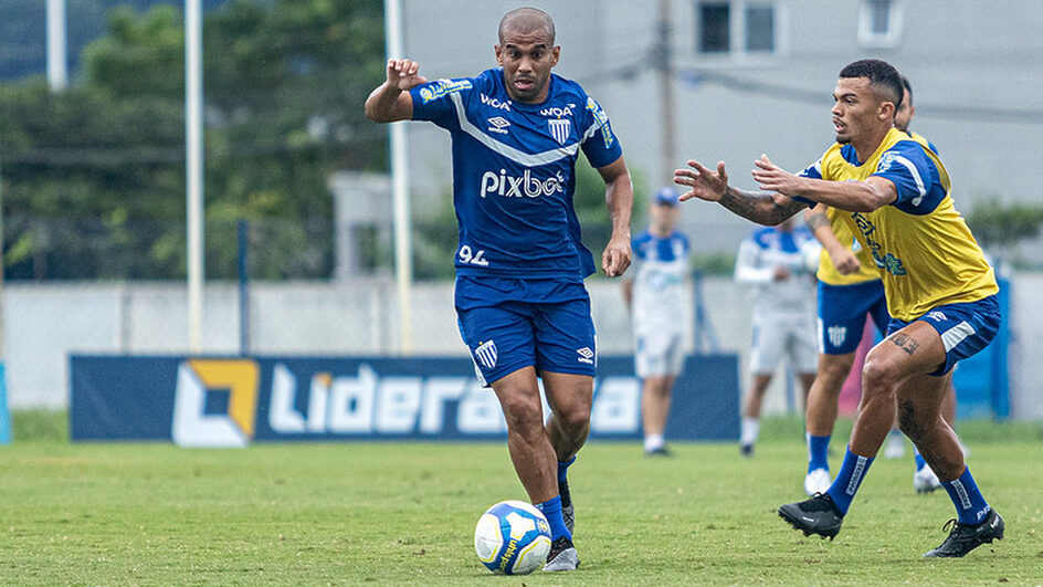 Volante Judson deve ser uma das novidades na proteção do sistema defensivo do Avaí para a Série B (Foto: divulgação, Avaí FC)