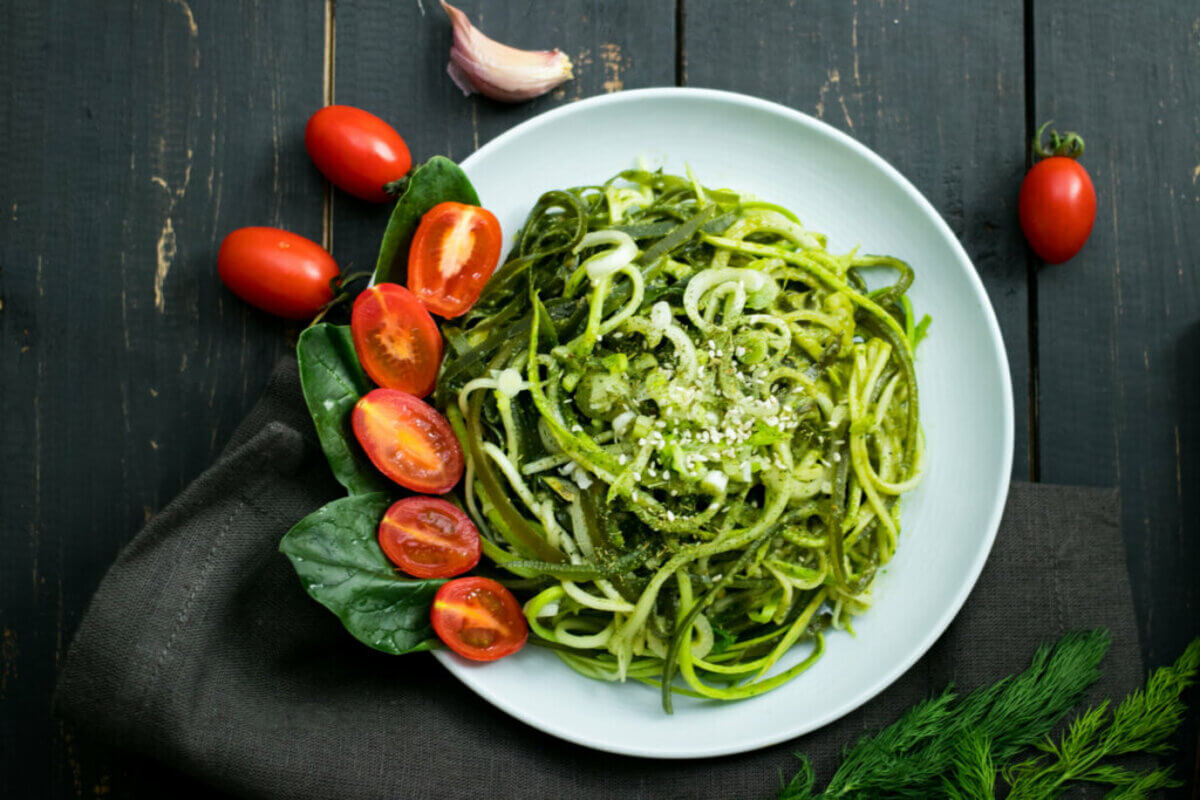 Macarrão de abobrinha (Imagem: Viktor Kochetkov | Shutterstock)