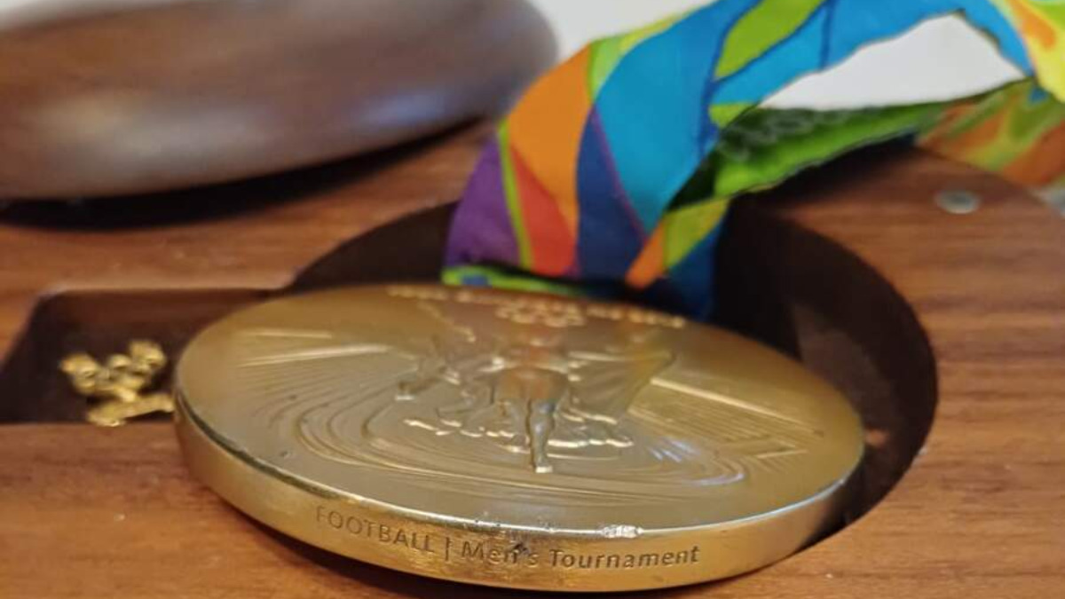 Medalha de ouro olímpico em futebol da seleção brasileira (9).png