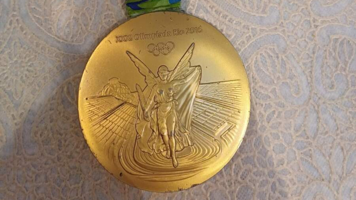 Medalha de ouro olímpico em futebol da seleção brasileira (9).png