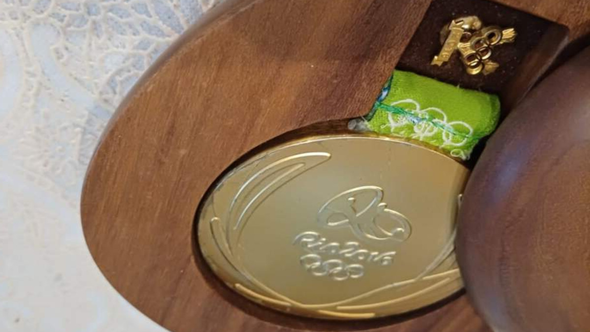Medalha de ouro olímpico em futebol da seleção brasileira (9).png