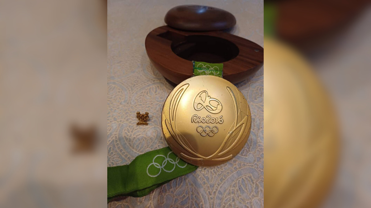 Medalha de ouro olímpico em futebol da seleção brasileira (9).png
