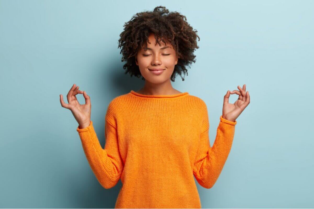 Técnica milenar favorece o controle das emoções 
(Imagem: Cast Of Thousands | Shutterstock)