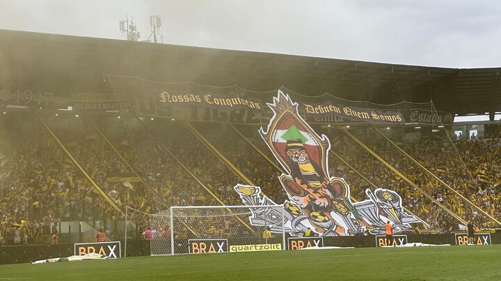 Mosaico dos torcedores do Criciúma (Foto: Manu Silva, ge)