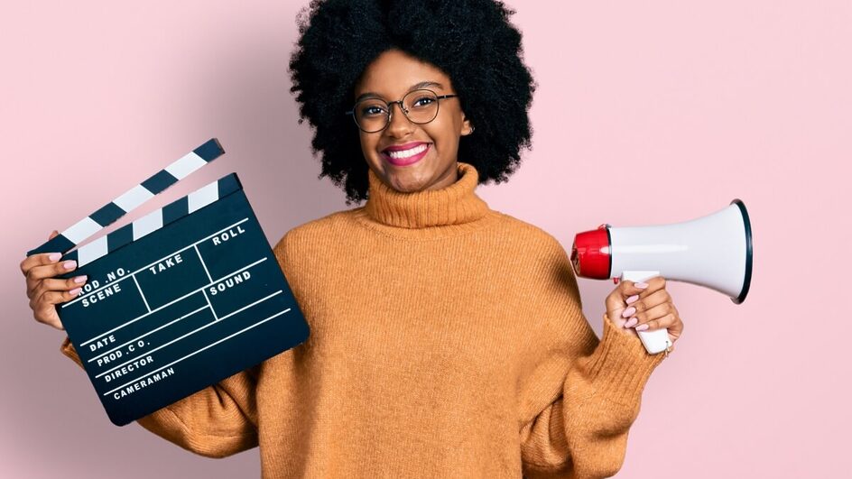 Ser um diretor de cinema bem-sucedido vai além do talento; exige dedicação, perseverança e uma grande paixão pela arte (Imagem: Krakenimages.com | Shutterstock)